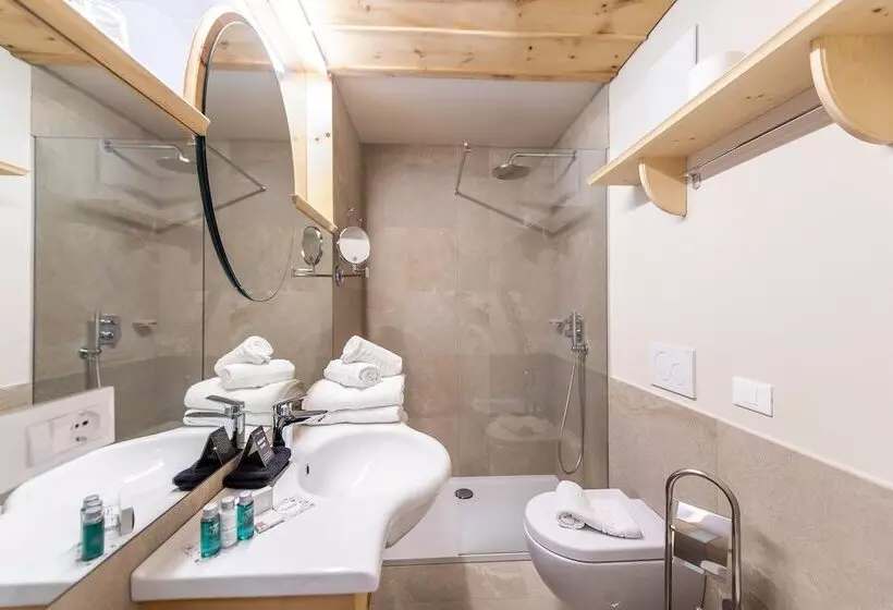 ダブルベッドスタンダードルーム, Berghotel Jochgrimm   Your Dolomites Home