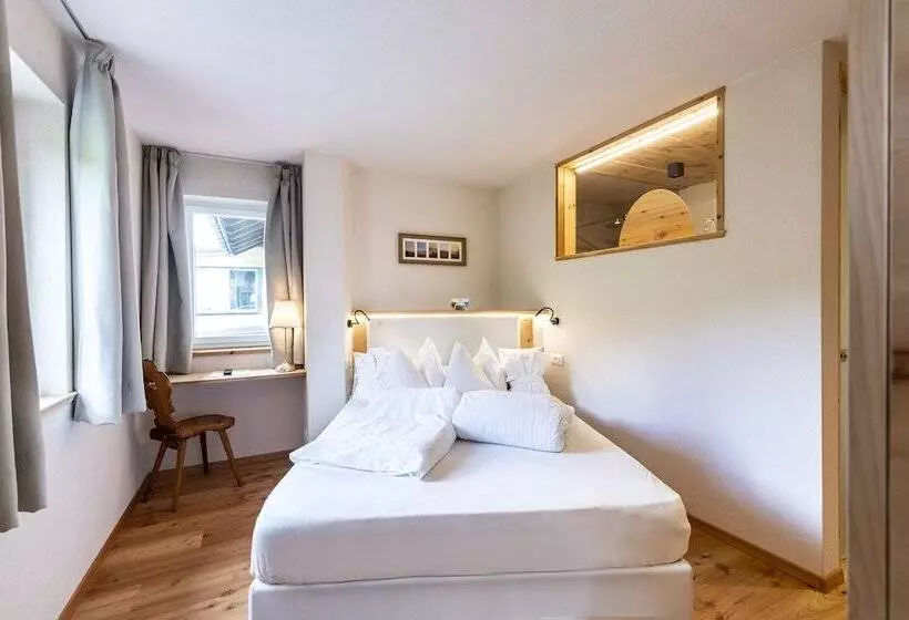 ダブルベッドスタンダードルーム, Berghotel Jochgrimm   Your Dolomites Home