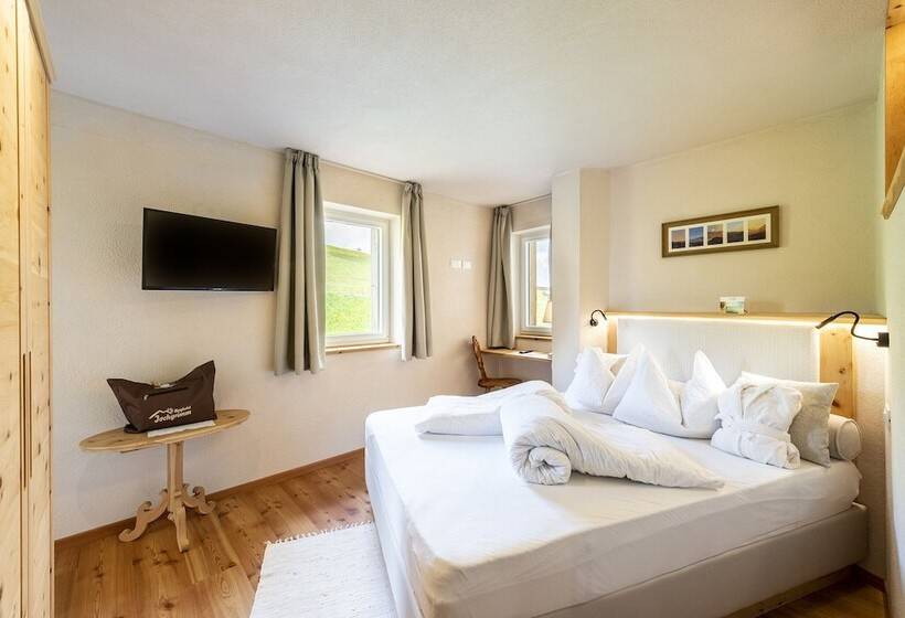 스탠다드 룸 더블 침대, Berghotel Jochgrimm   Your Dolomites Home
