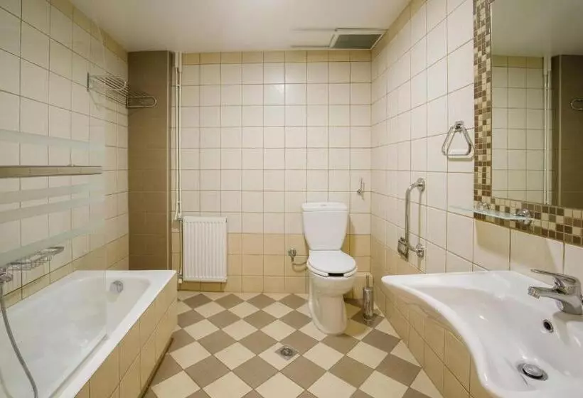 Standard Kolmen Hengen Huone, ατηινα