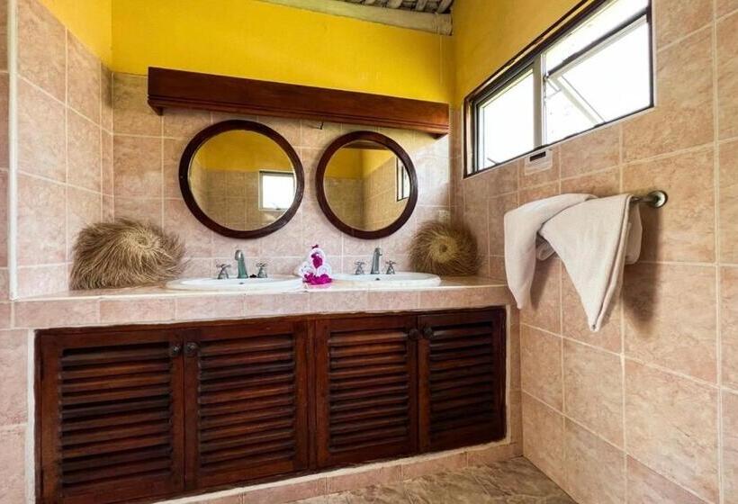 اتاق کلاسیک سه تخته, Barracuda Inn Resort