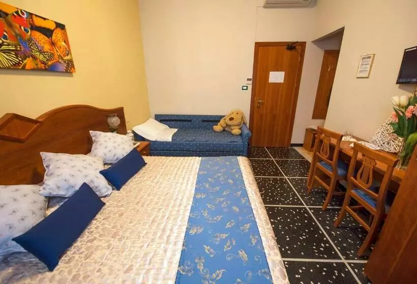 اتاق استاندارد سه نفره, Bristol