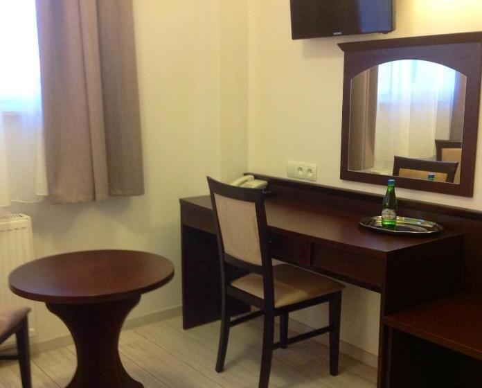 اتاق استاندارد یک نفره, Feniks