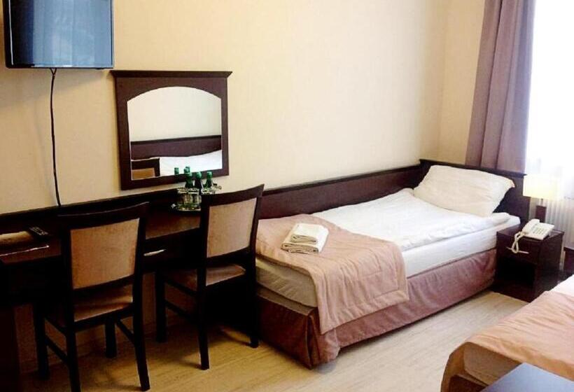 اتاق استاندارد یک نفره, Feniks