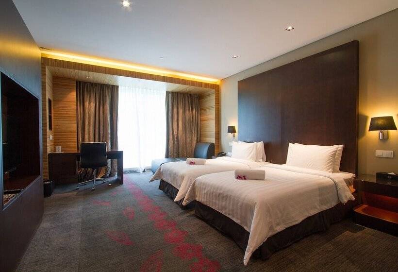 חדר סופריור, Grandis