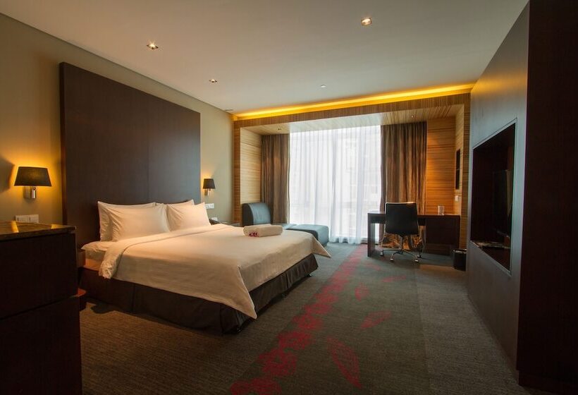 חדר סופריור, Grandis