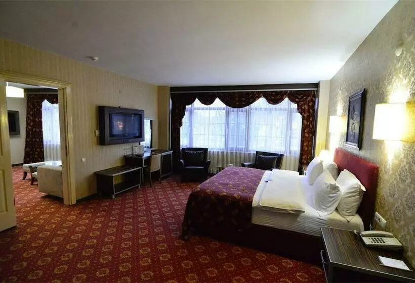 Standard-huone, Hizel