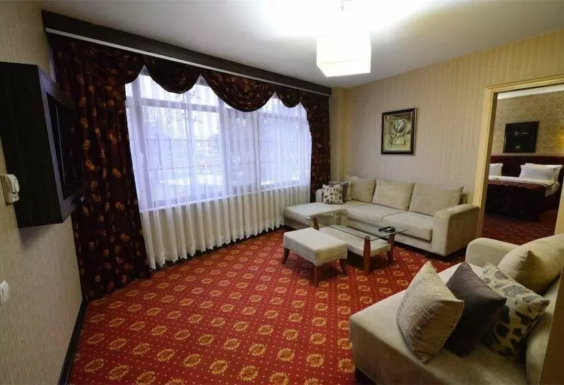 Standard-huone, Hizel