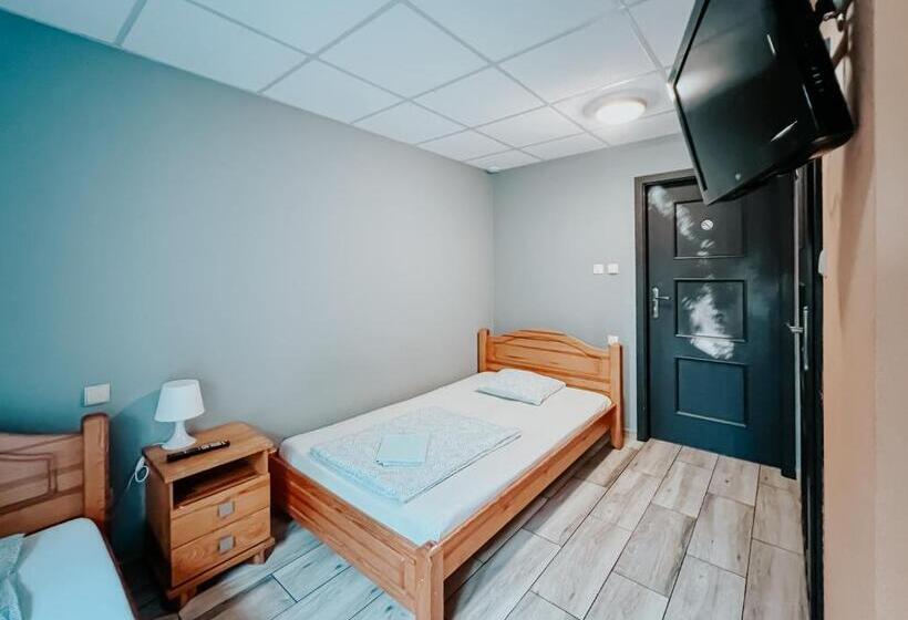 חדר סטנדרט לשלושה, Hostel Filip