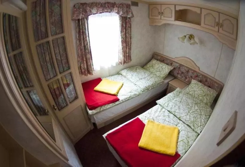 بانگلوی استاندارد, Hostel Filip