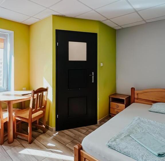 חדר סטנדרט לארבעה, Hostel Filip