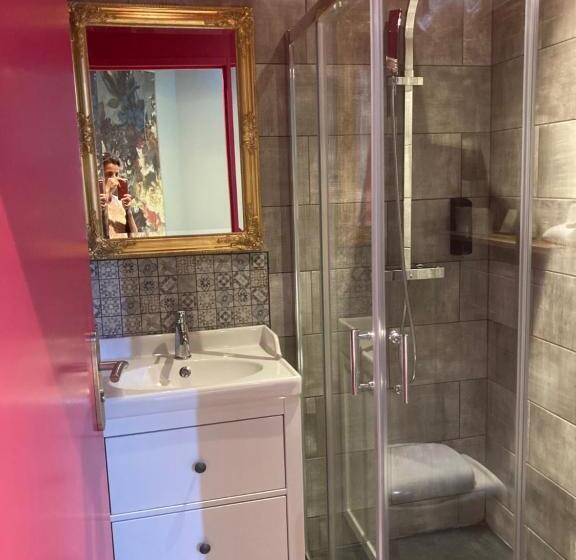 Номер Стандарт, Hôtel Du Commerce