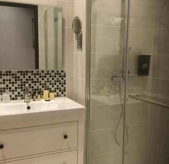 غرفة كلوب, Hôtel Du Commerce