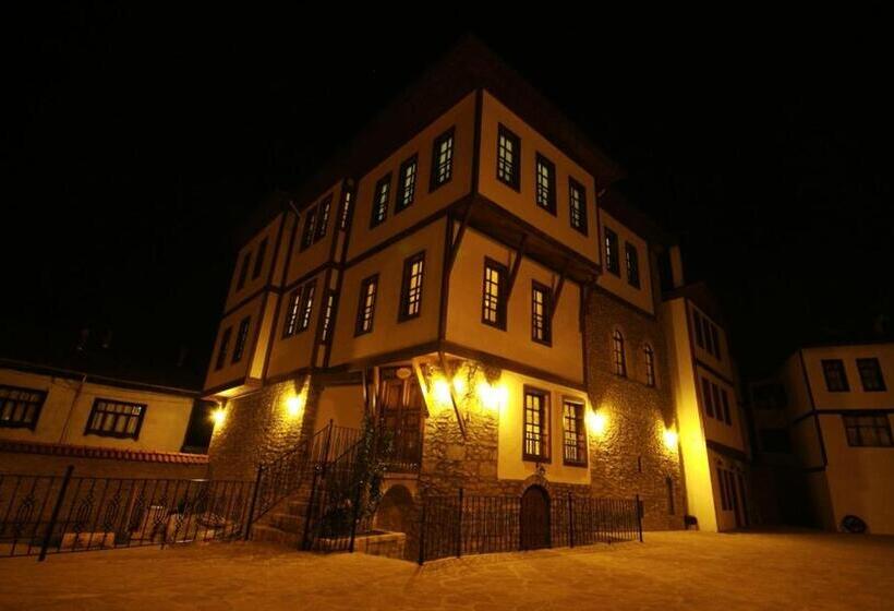 غرفة قياسية, Kardelen Konakları