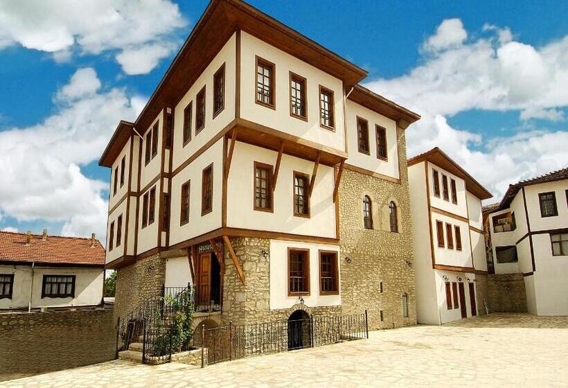 غرفة قياسية, Kardelen Konakları