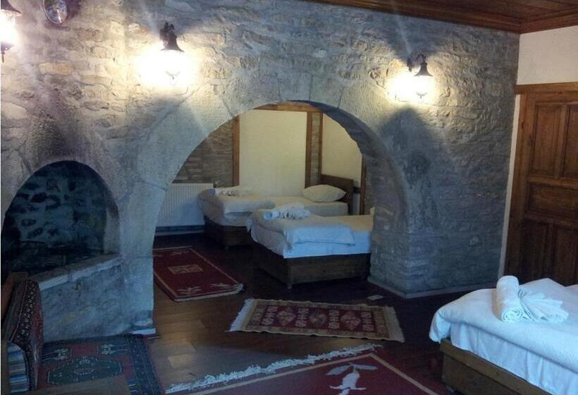 غرفة قياسية رباعية, Kardelen Konakları