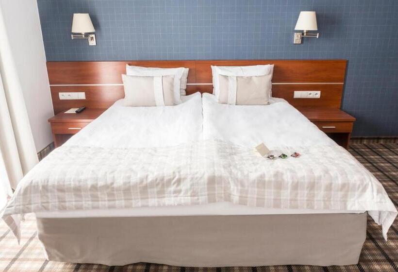 سوییت سوپریور, Locomotiva