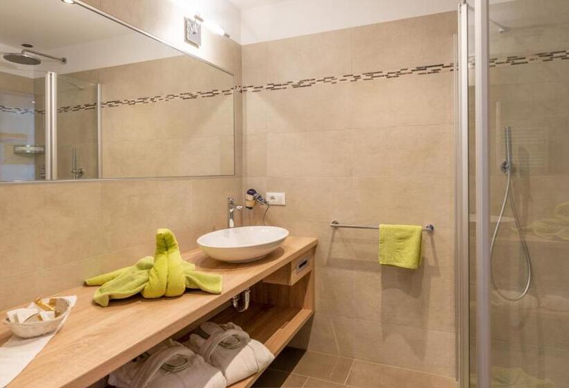 컴포트 룸, Meinhardt