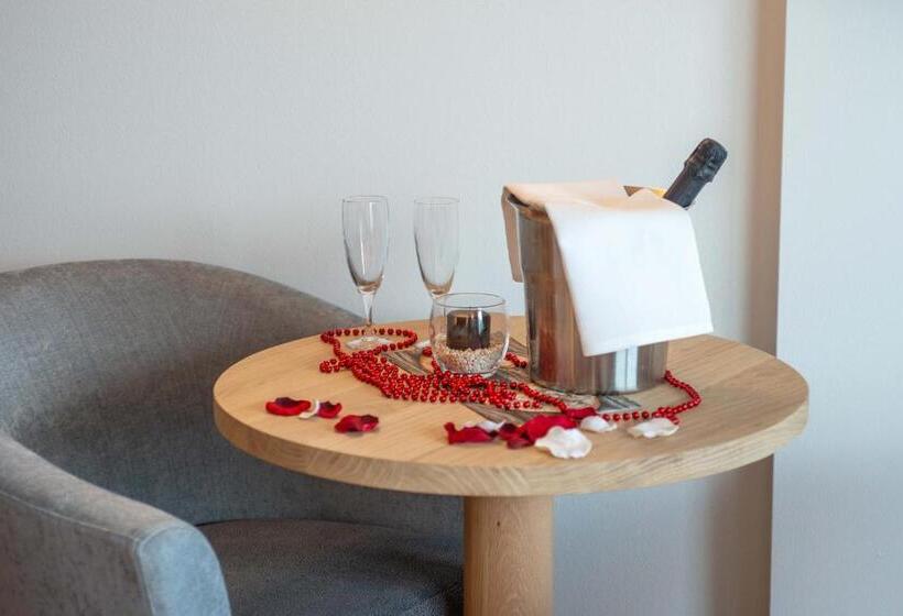 컴포트 룸, Meinhardt