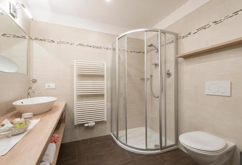 غرفة ديلوكس, Meinhardt