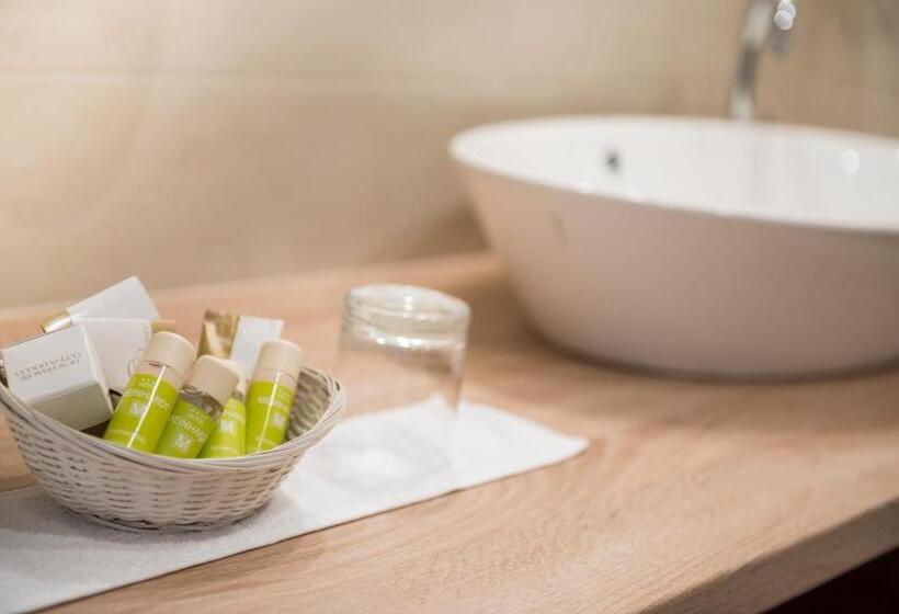 디럭스 룸, Meinhardt