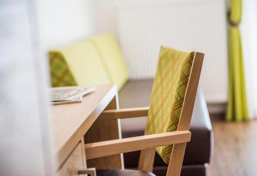 غرفة ديلوكس, Meinhardt