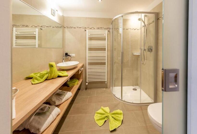 غرفة ديلوكس, Meinhardt