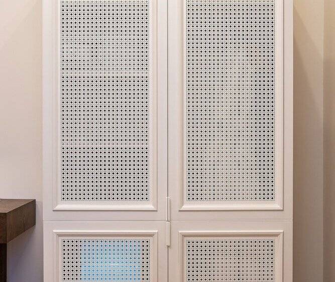 غرفة قياسية, On The Square