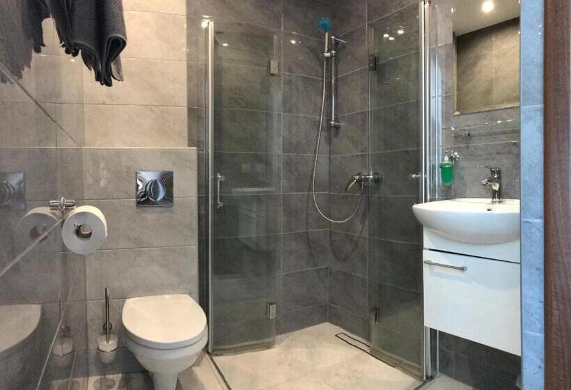 标准间, Restauracja Ibiza