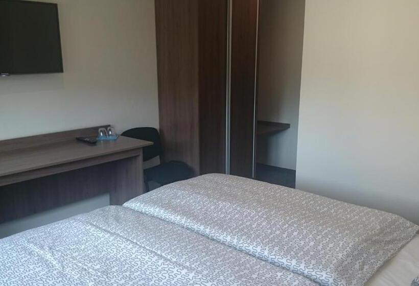 标准间, Restauracja Ibiza