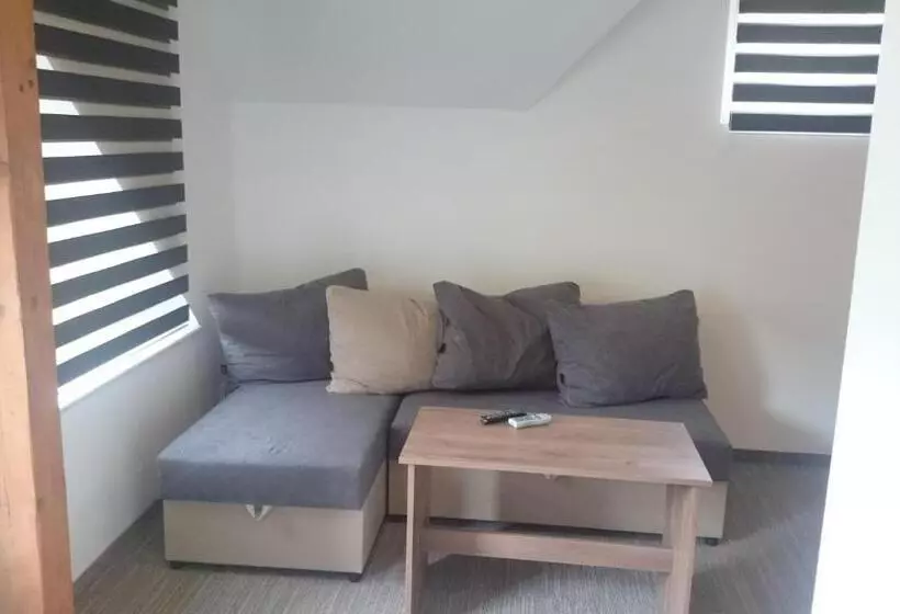 ２ベッドルームアパートメント, Restauracja Ibiza