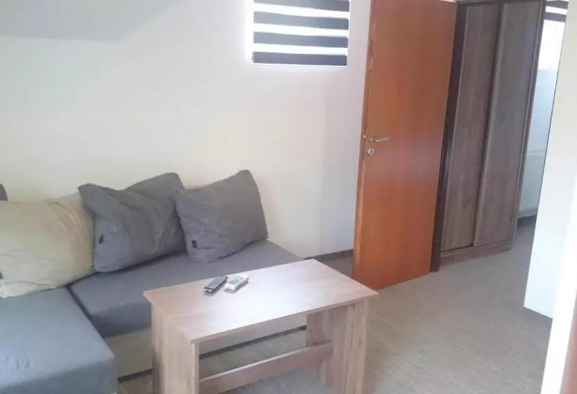 ２ベッドルームアパートメント, Restauracja Ibiza