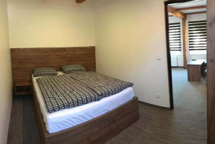 ２ベッドルームアパートメント, Restauracja Ibiza