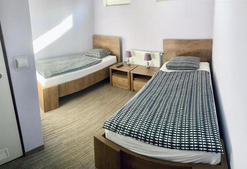 标准间, Restauracja Ibiza