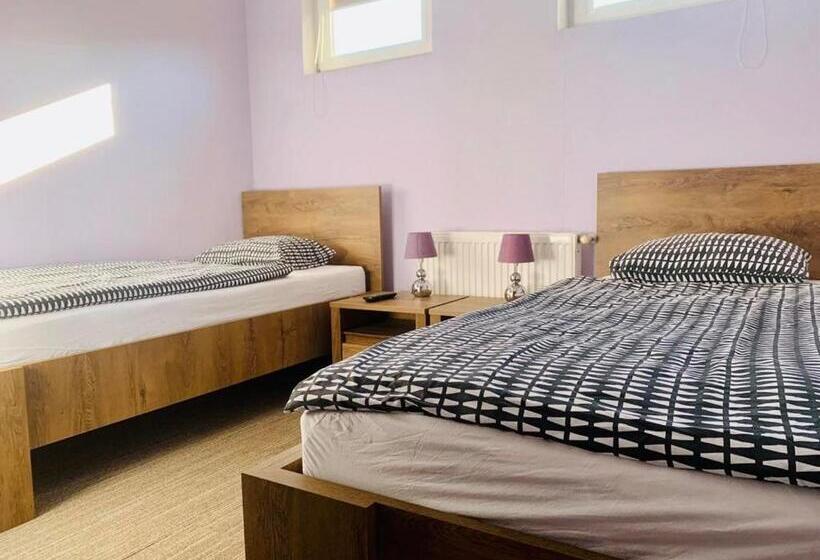 标准间, Restauracja Ibiza