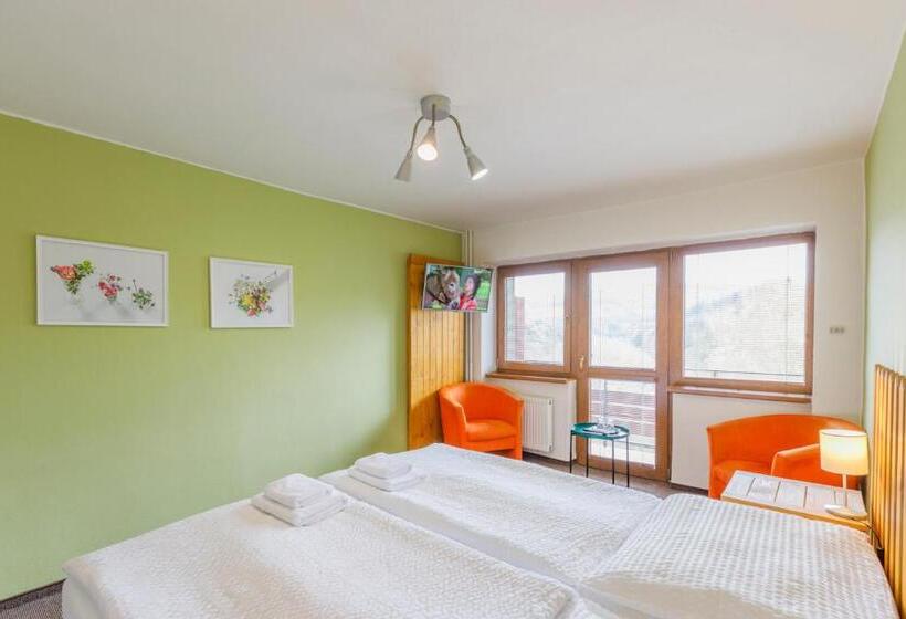 Standard Szoba, Rusava