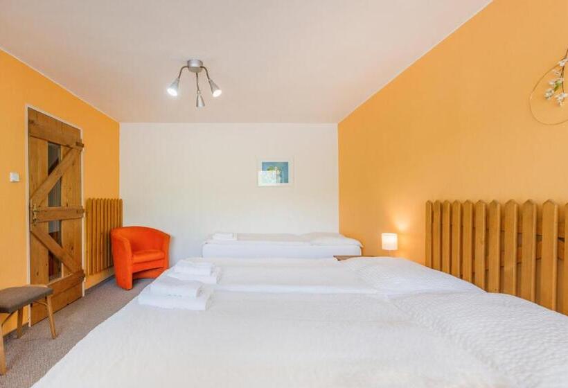 Háromágyas Standard Szoba, Rusava