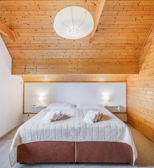 1 Szobás Apartman, Rusava