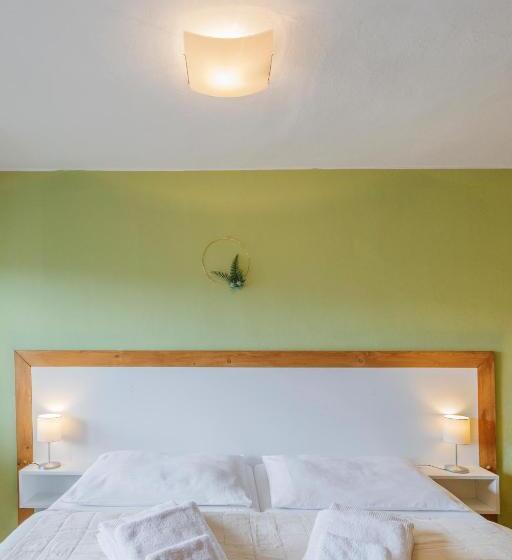 1 Szobás Apartman, Rusava