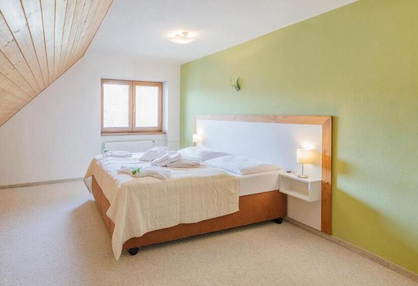 1 Szobás Apartman, Rusava