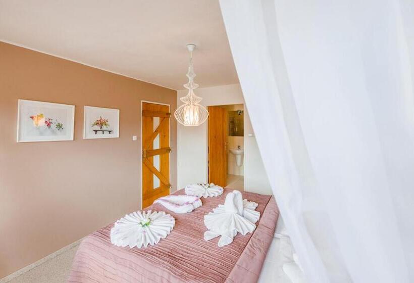 1 Szobás Apartman, Rusava