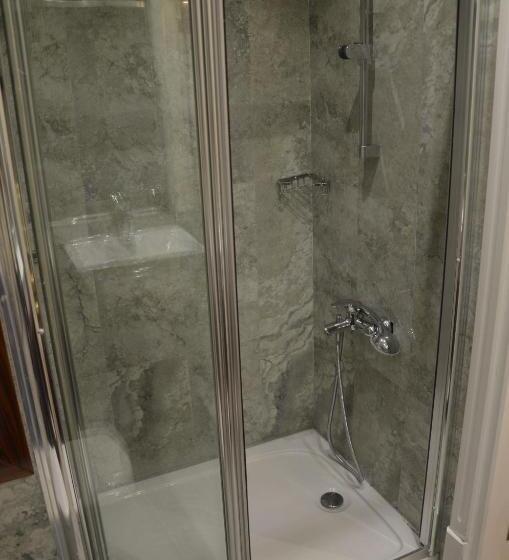 اتاق استاندارد سه نفره, Sahra Airport