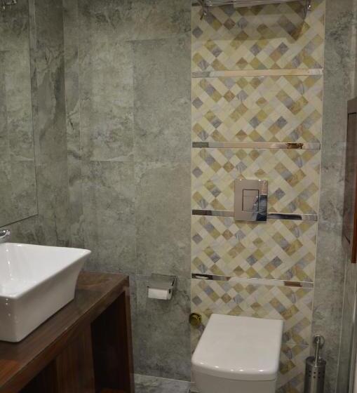 اتاق استاندارد سه نفره, Sahra Airport