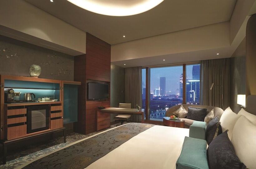 Deluxe room with river view, Shangrila Tianjin