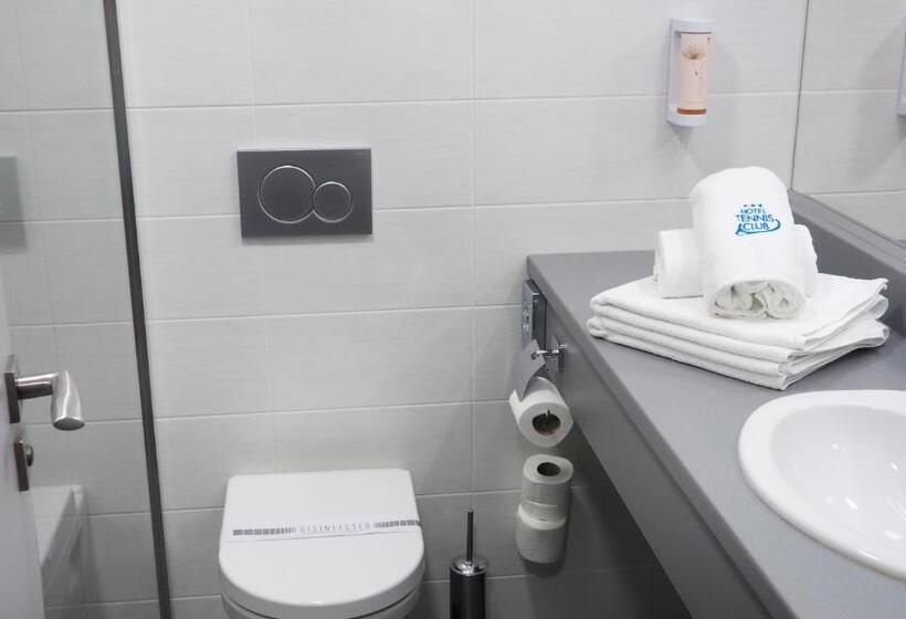 غرفة قياسية, Tennis Club