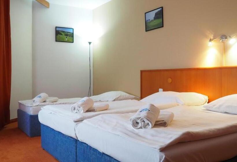 جناح, Tennis Club