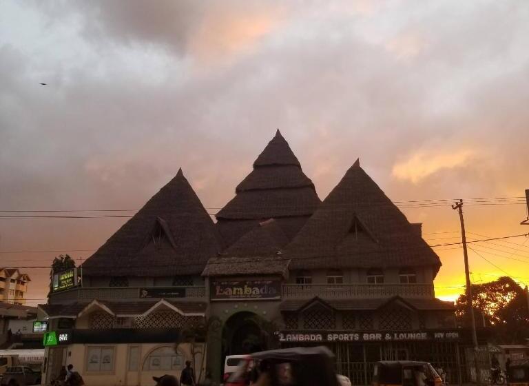 سوییت اجرایی, Lambada Holiday Resort