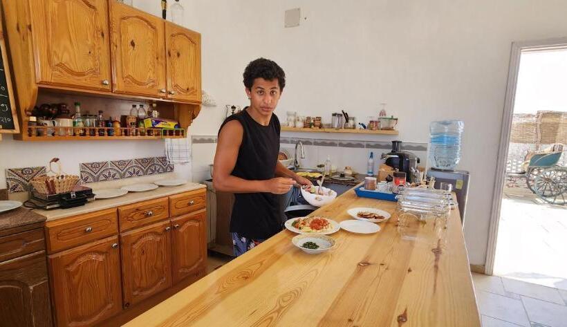 اتاق استاندارد یک نفره با چشمانداز دریا, Rayhana Guest House