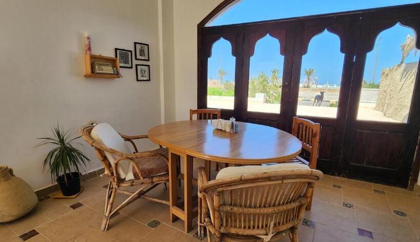 اتاق استاندارد یک نفره با چشم‌انداز دریا, Rayhana Guest House