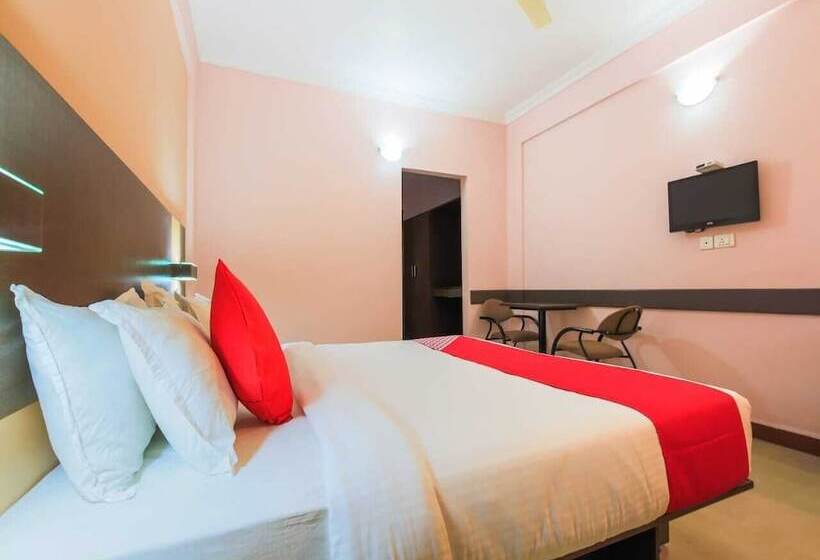 חדר משפחתי, The Pentacon A Resort